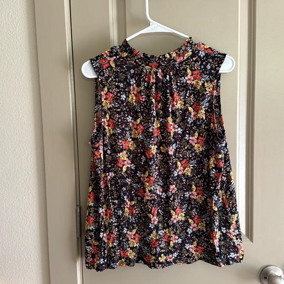 Multi color on navy Loft floral tank petite L - Picture 2 of 4